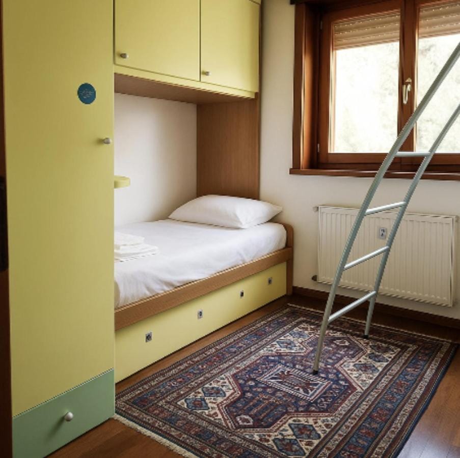 Bed, bunk bed