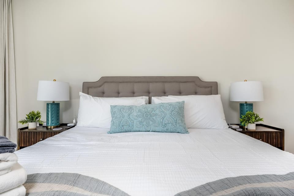 Be A Nomad - Oceanview Luxe, 5BR Retreat Apartment in Jacksonville Beach