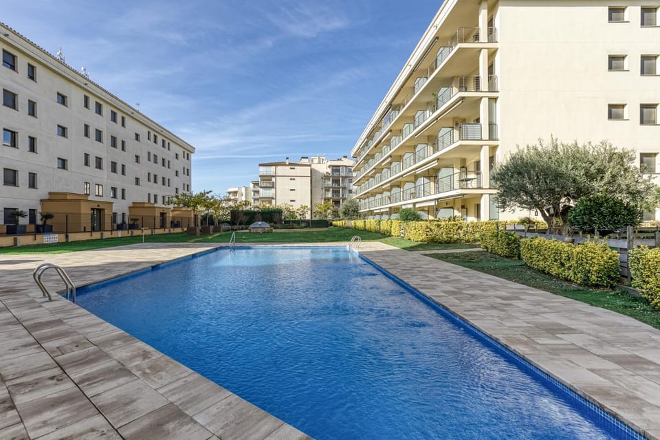 Property building, Swimming pool