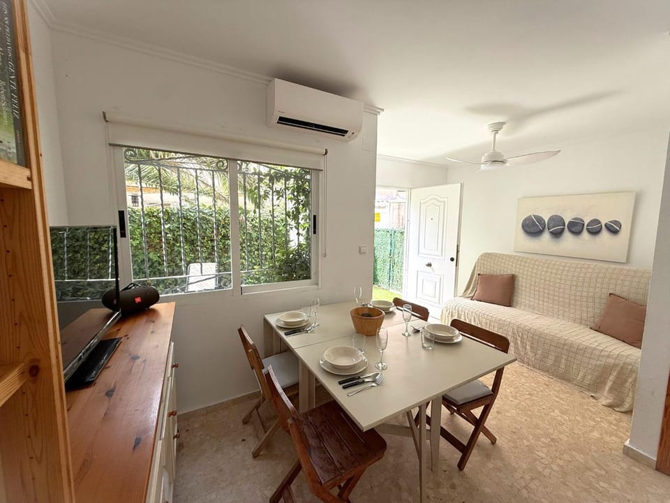 TV and multimedia, Living room, Dining area, air conditioner