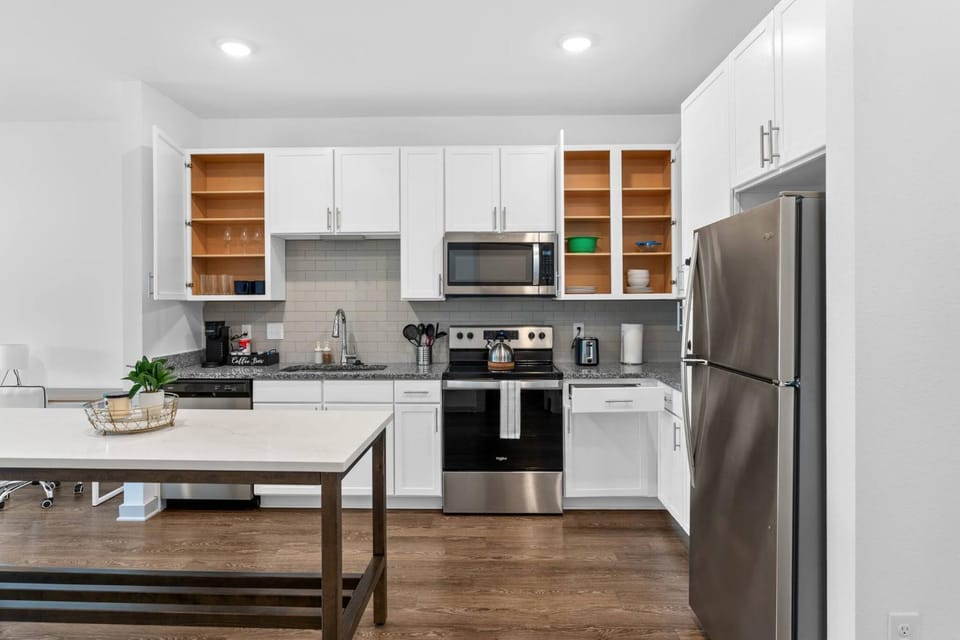 Kitchen or kitchenette, Dining area, kitchen