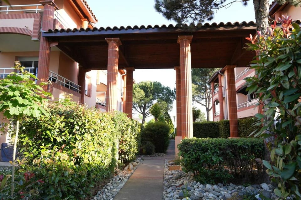 Charming apartment with private garden Apartment in Occitanie