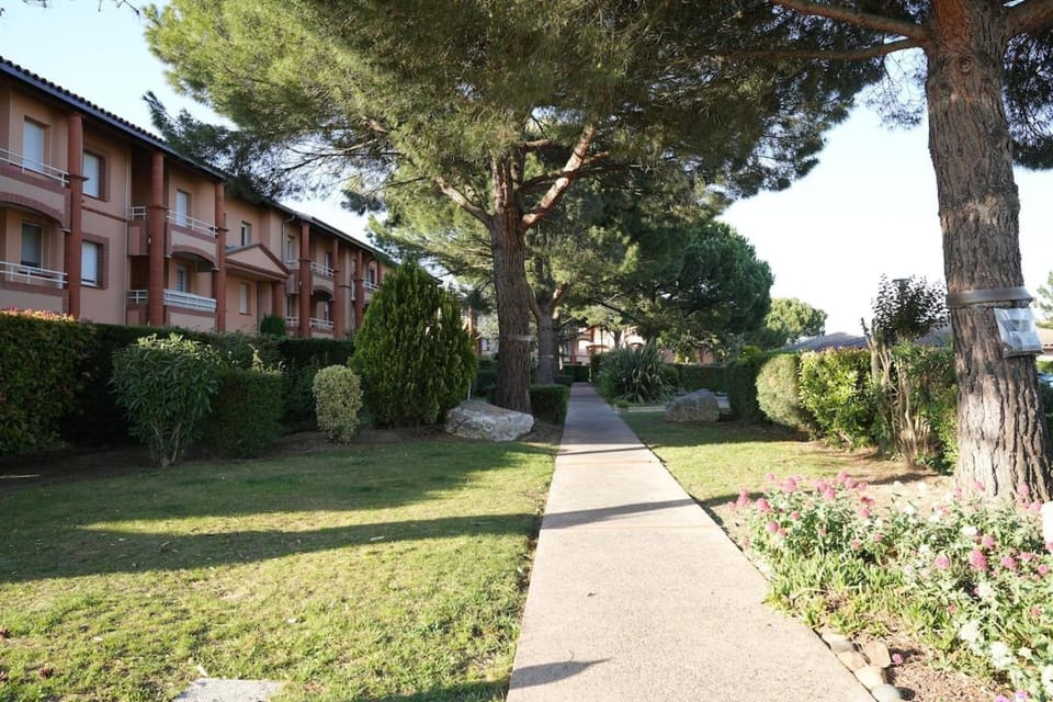Charming apartment with private garden Apartment in Occitanie