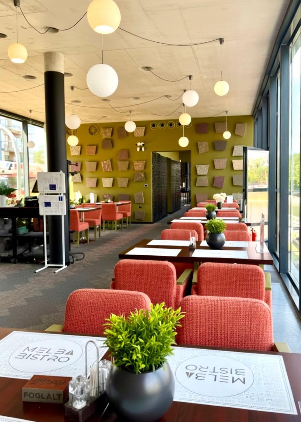 Restaurant/places to eat, Restaurant/places to eat