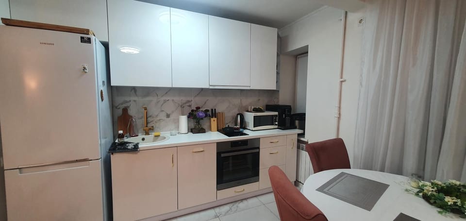 Coffee/tea facilities, Kitchen or kitchenette, Dining area, dishwasher, oven