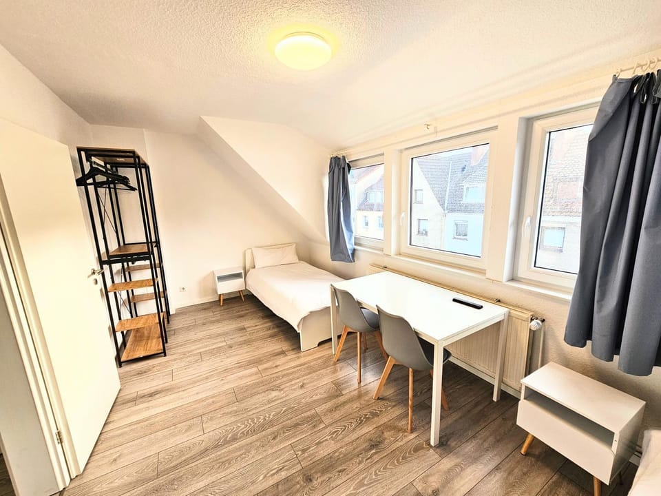 Bed, Living room, Photo of the whole room, Seating area, Dining area, Bedroom