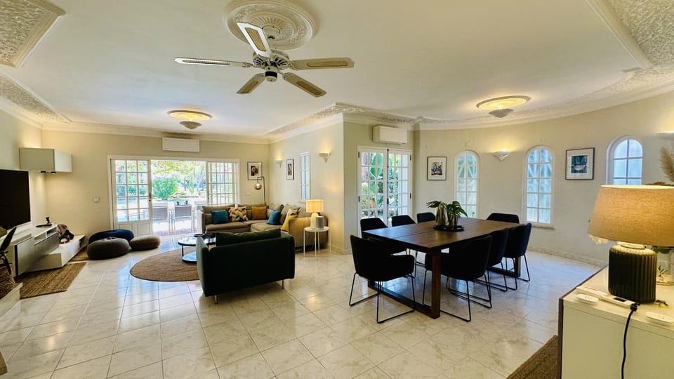 TV and multimedia, Living room, Dining area