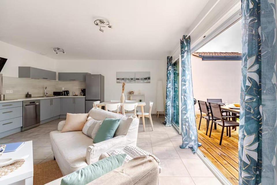 Kitchen or kitchenette, Living room, Dining area, stove