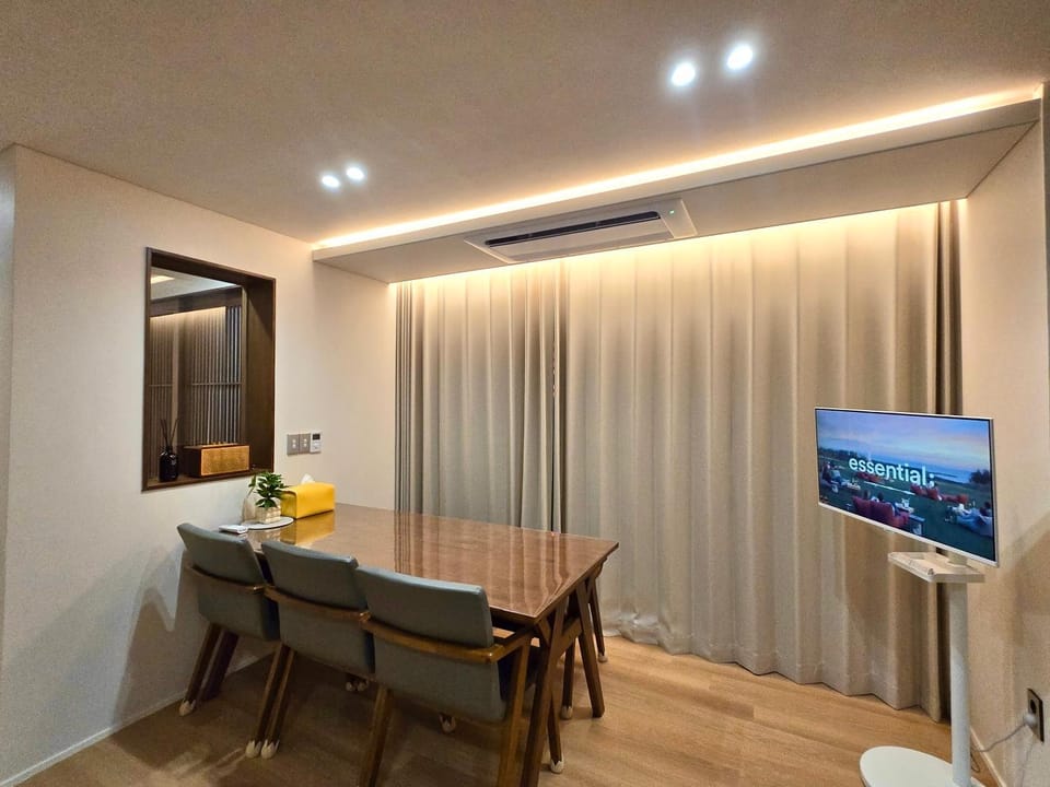 TV and multimedia, Living room, Dining area