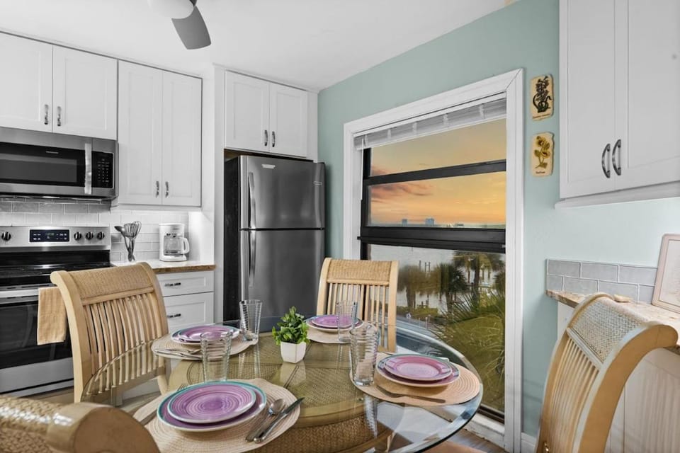 Casa Sol - Waterfront Island Rental - Ocean Views - Near Beach House in Marco Island