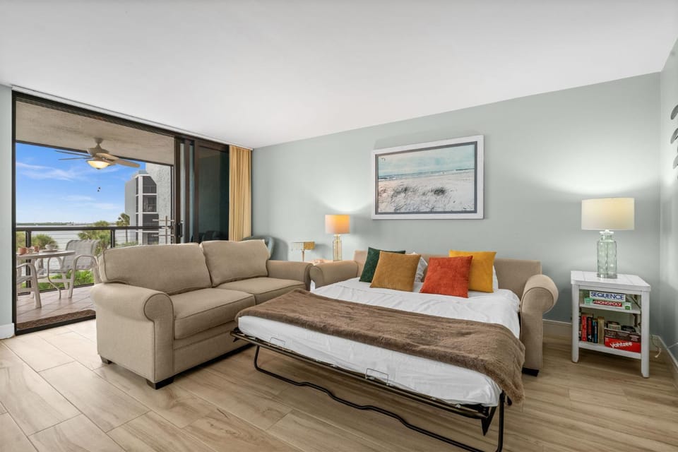 Bed, Living room