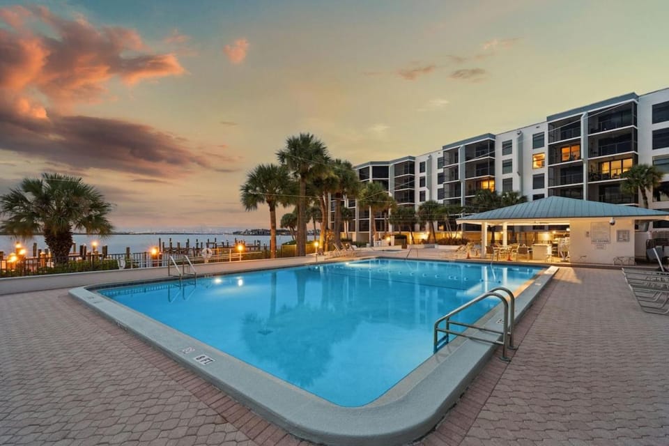 Casa Sol - Waterfront Island Rental - Ocean Views - Near Beach House in Marco Island