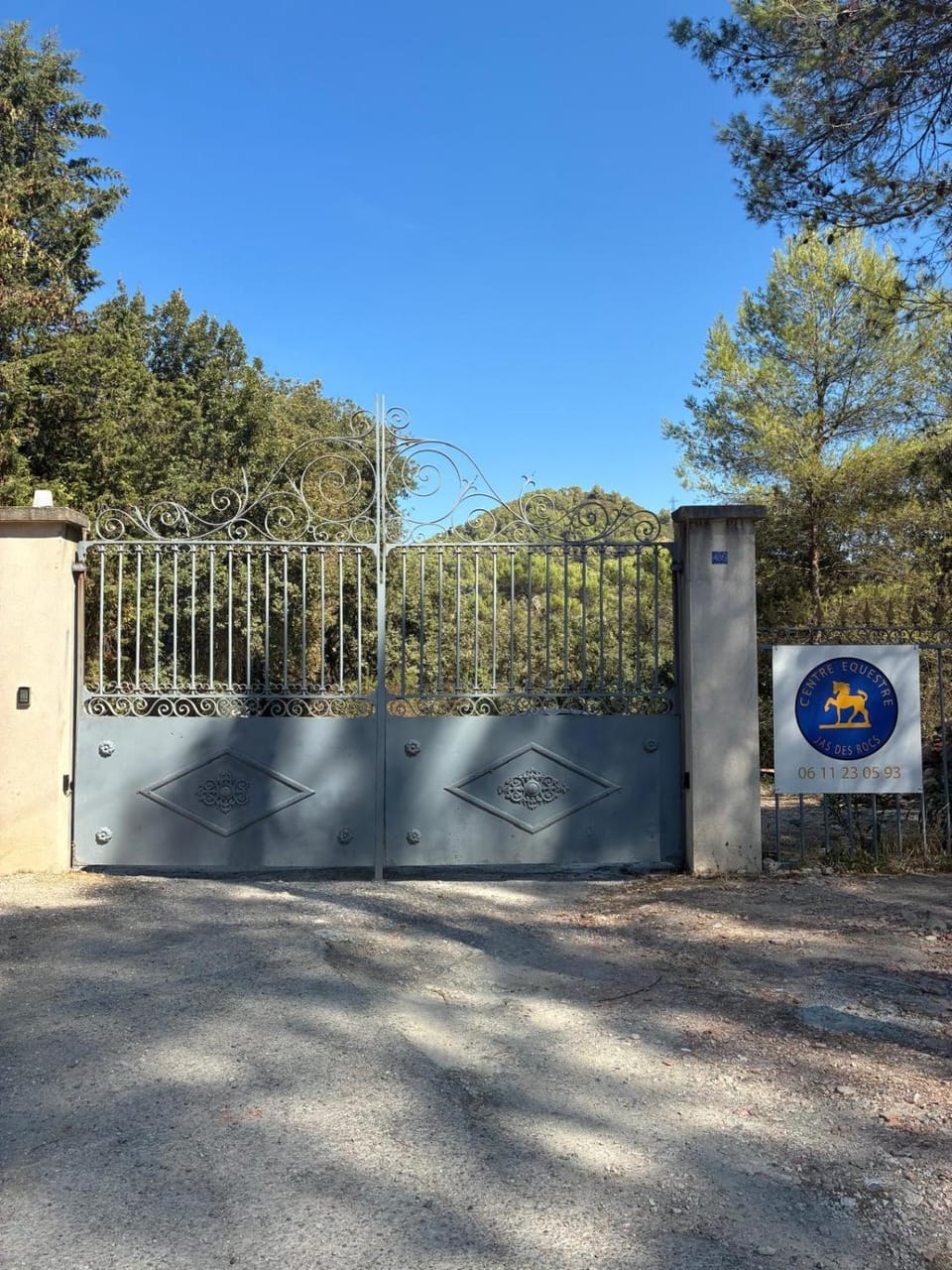 Logement dans un centre équestre Apartment in French Riviera