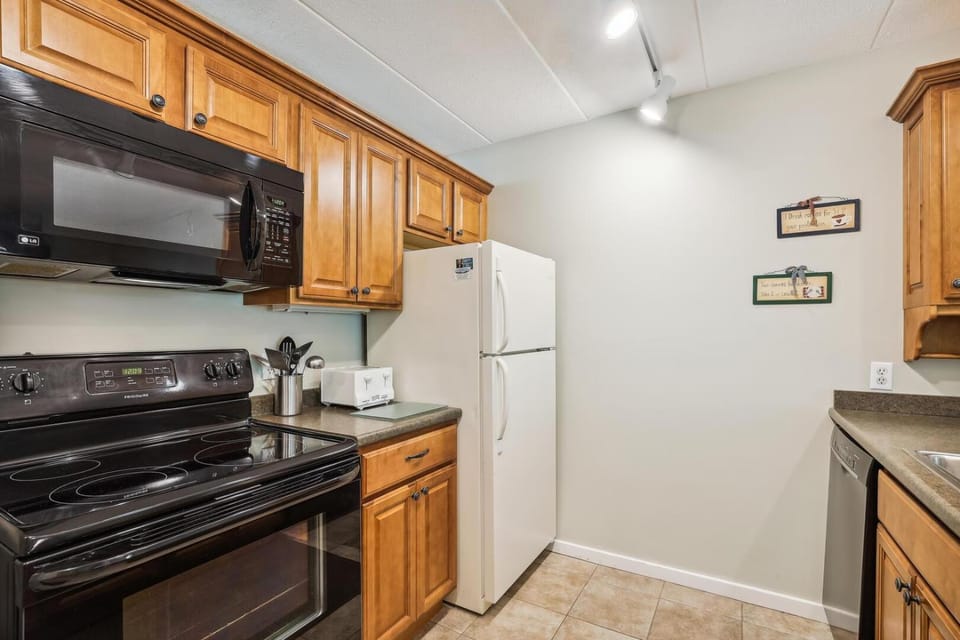 Pinnacle E09 House in Mendon