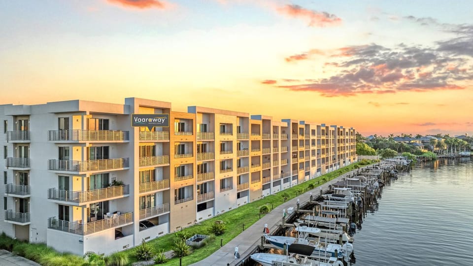 Waterfront, Pet-Friendly Condo with Pool, Spa, and Fitness Center near Downtown Sarasota House in Sarasota