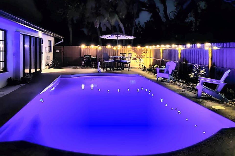 Gulf Gate Poolside Retreat House in Gulf Gate Estates