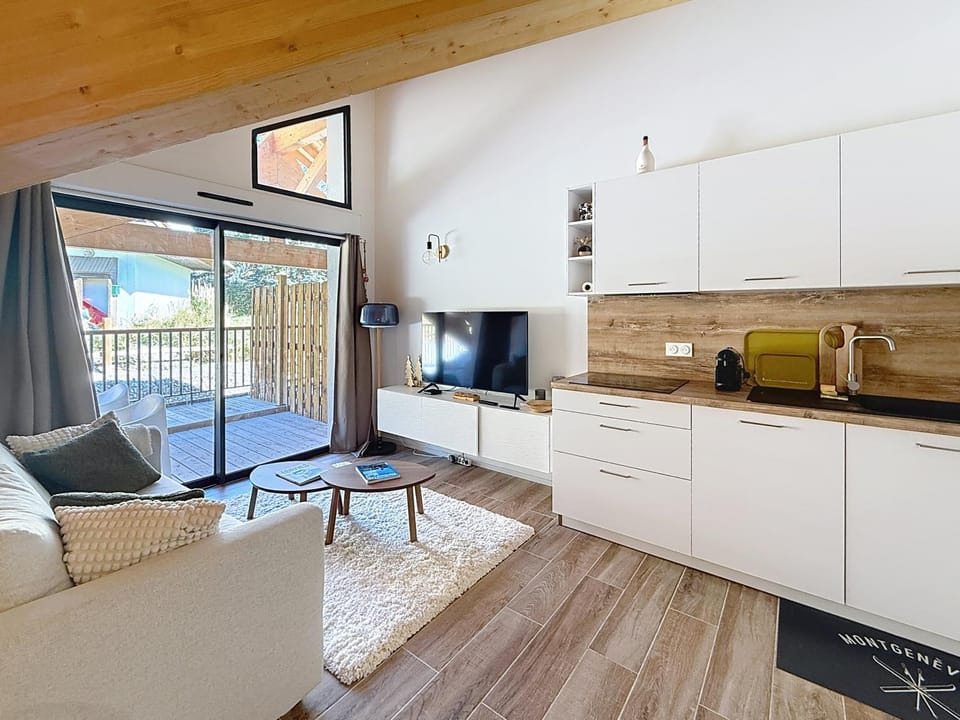 Communal lounge/ TV room, TV and multimedia, Kitchen or kitchenette, Living room, Seating area
