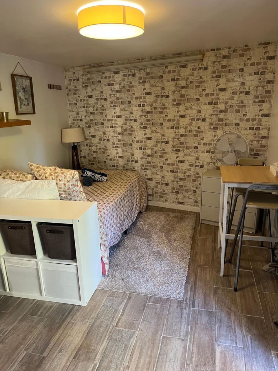 Bed, Dining area, Bedroom
