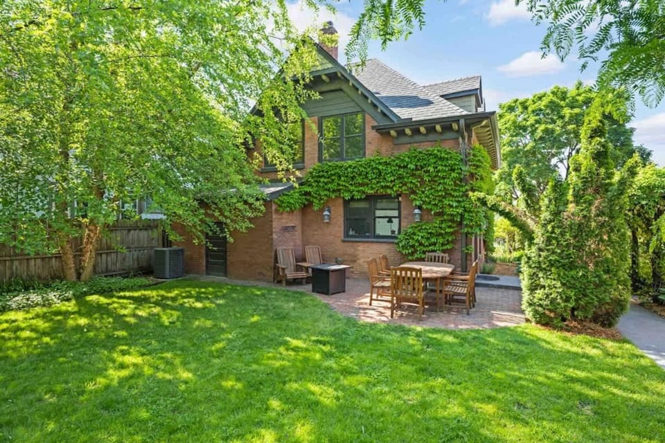 Property building, Patio, Day, Natural landscape, Garden, Garden view