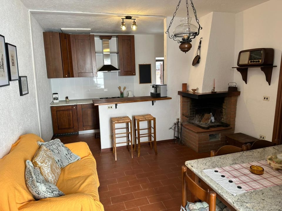 Kitchen or kitchenette, Seating area