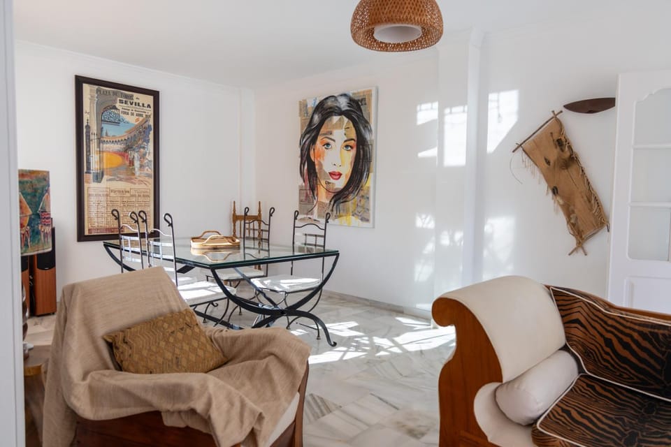 Living room, Decorative detail, Seating area, Dining area