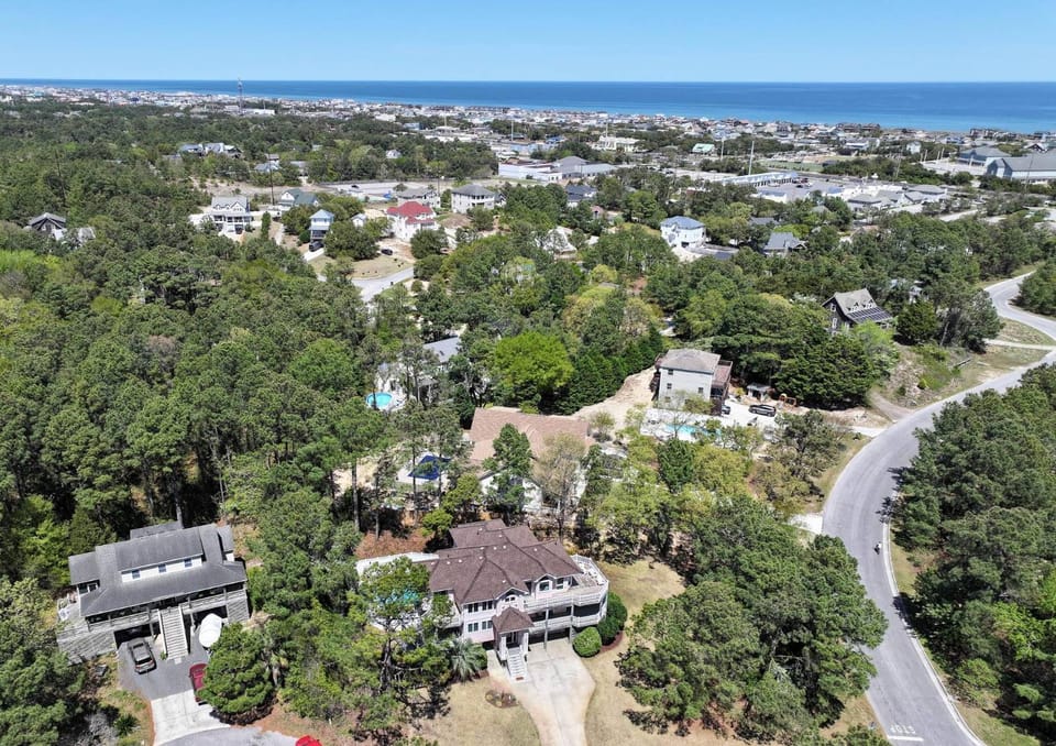 Pink Pearl - Nags Head MP 11, Soundside, Elevator, Saltwater Pool, Tiki Bar, Foosball Table, Flex Stays House in Nags Head