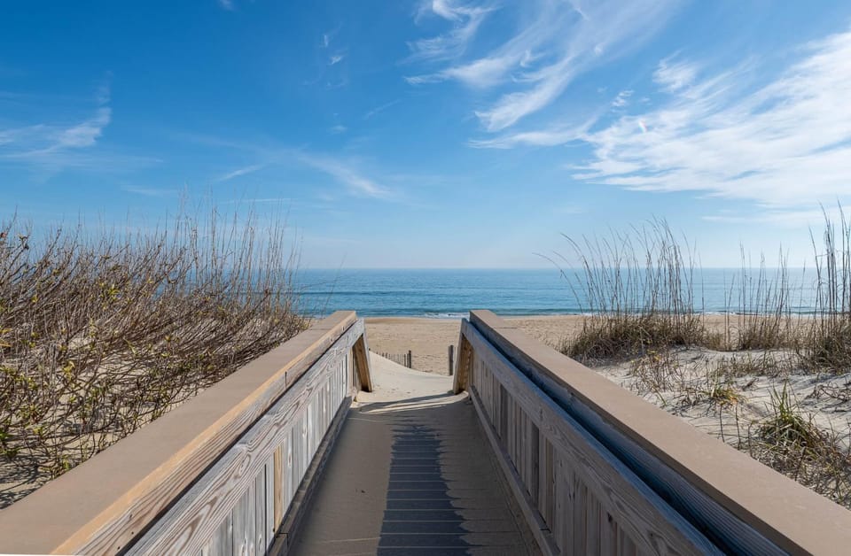 Pinstripe Paradise - Kitty Hawk MP 5, Ocean View, 10 Yds to Beach, Pool, Hot Tub, Pool Table, Pets OK, Flex Stays House in Kitty Hawk