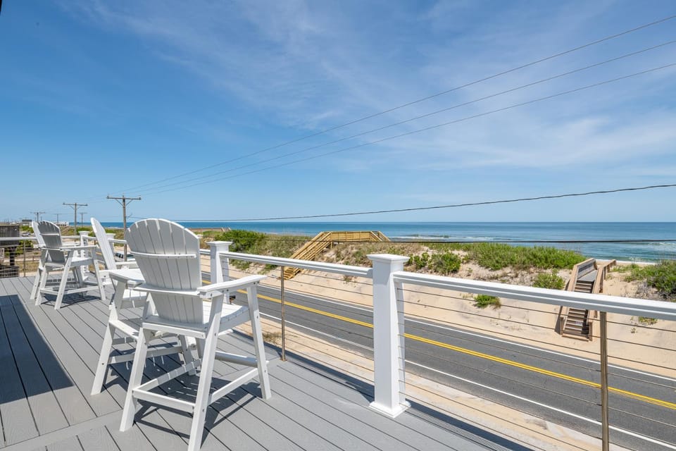 Pinstripe Paradise - Kitty Hawk MP 5, Ocean View, 10 Yds to Beach, Pool, Hot Tub, Pool Table, Pets OK, Flex Stays House in Kitty Hawk