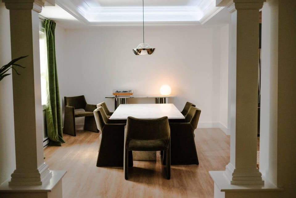 Luxury Spa Escape - Hot Tub Sauna Projector House in Dieppe