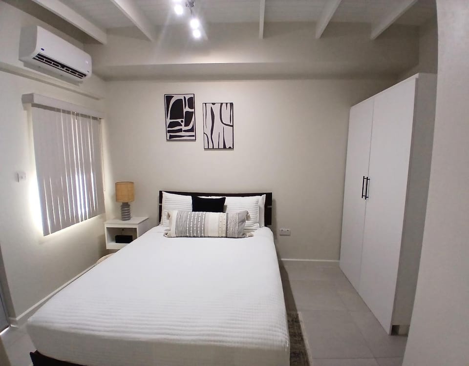 Bed, Photo of the whole room, Bedroom, wardrobe, air conditioner