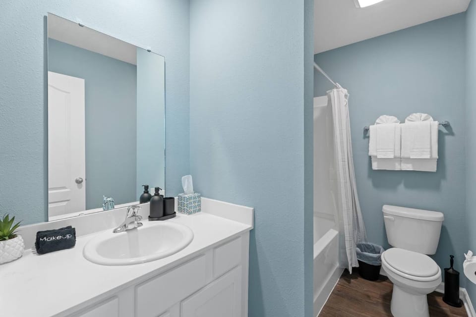 Shower, Bathroom, Decorative detail