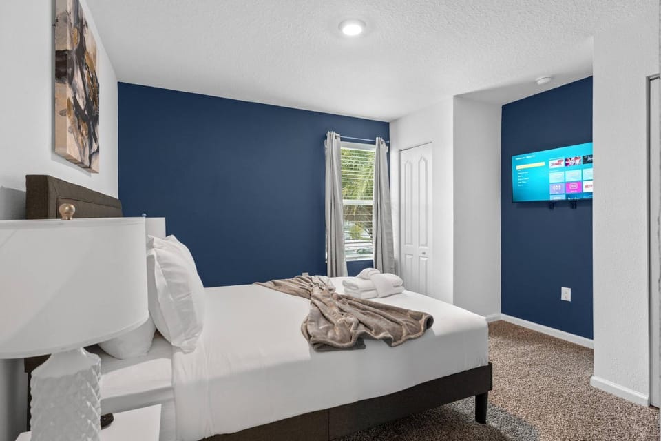 Bed, Photo of the whole room, Decorative detail, Bedroom