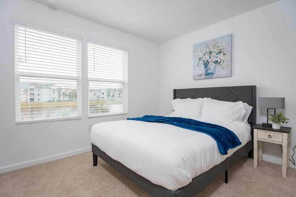 Bed, Photo of the whole room, Decorative detail, Bedroom