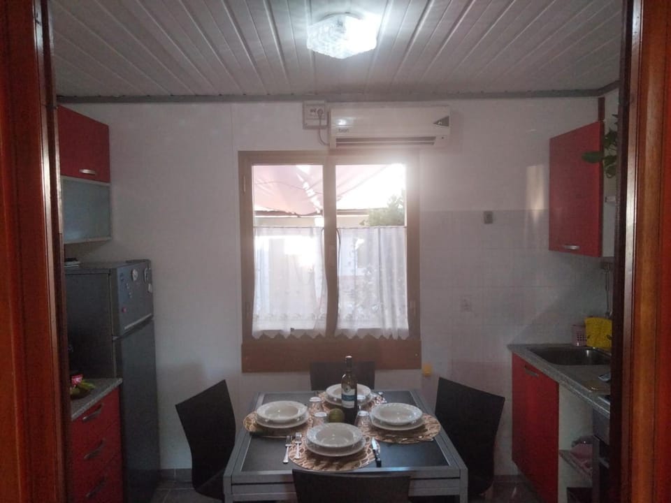 Property building, Kitchen or kitchenette, Living room