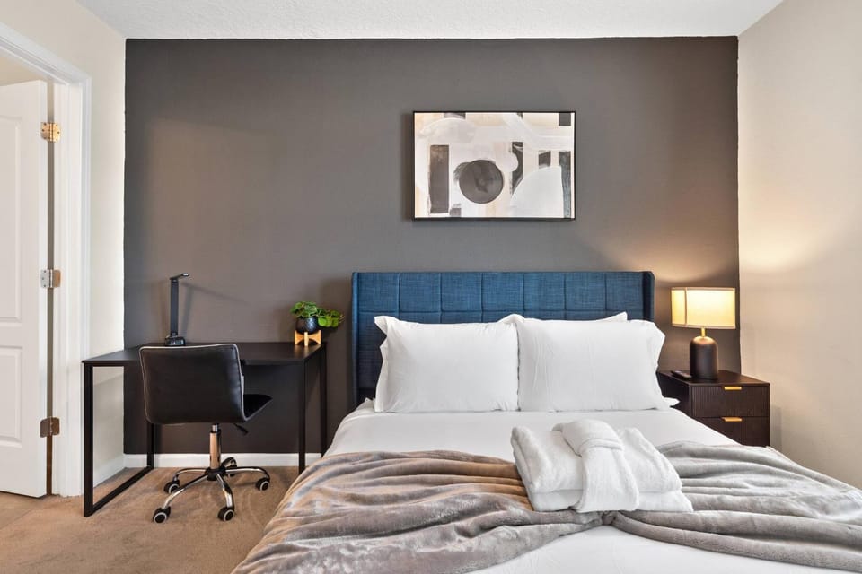 Bed, Business facilities, Bedroom