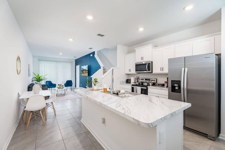 Kitchen or kitchenette, Dining area, kitchen
