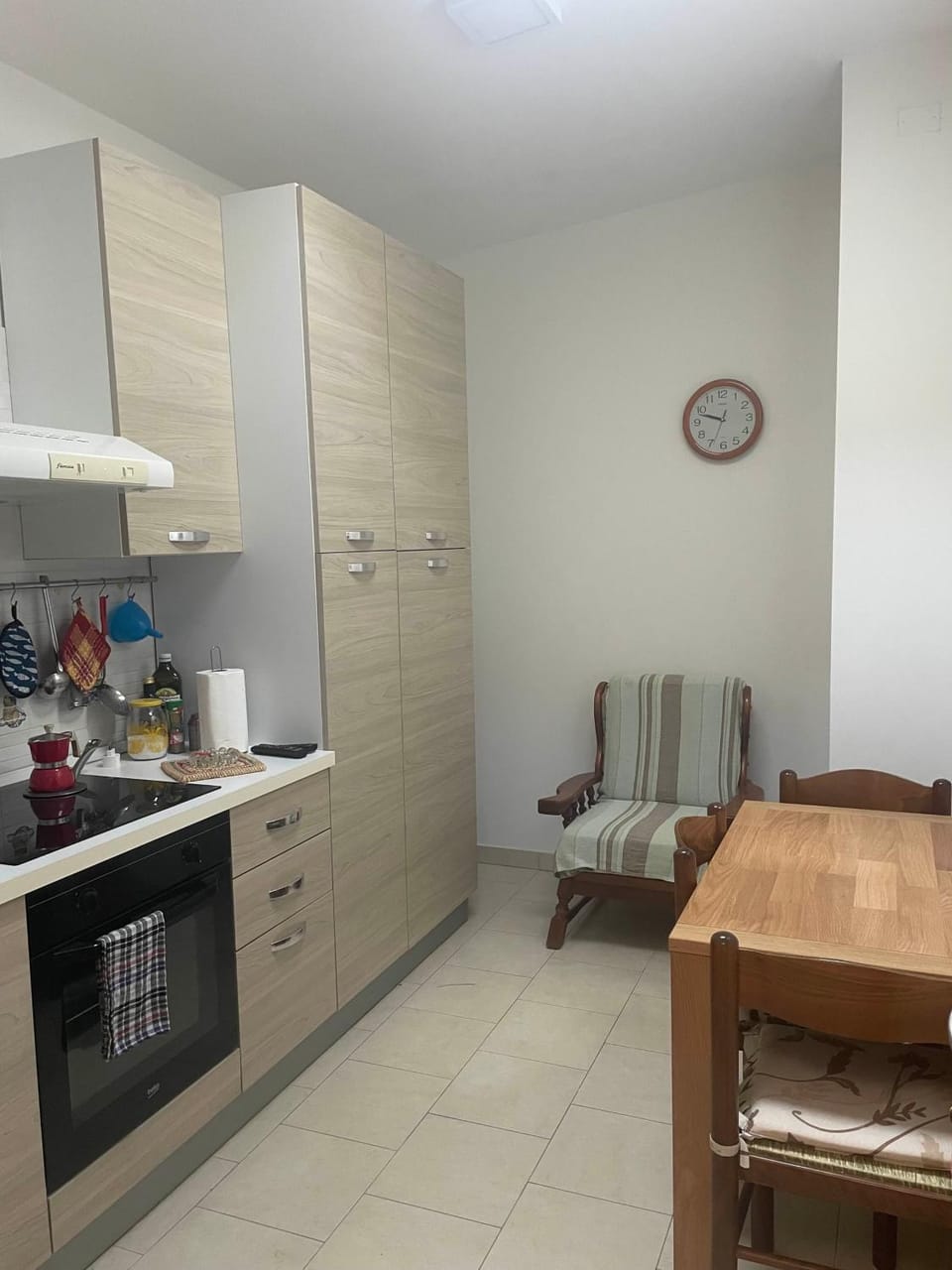Kitchen or kitchenette, Seating area, Dining area