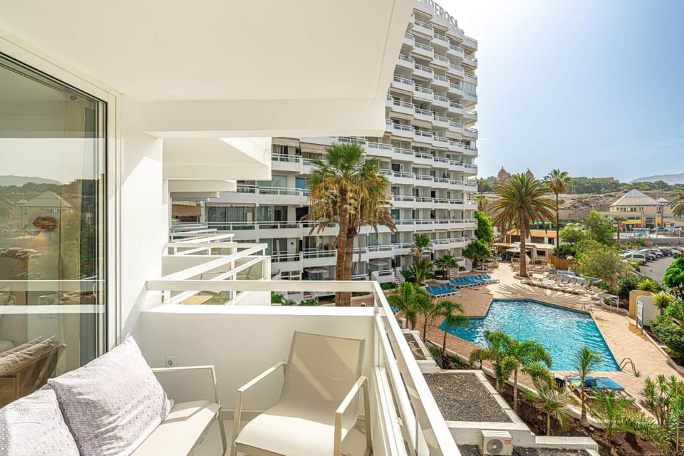 Balcony/Terrace, Pool view, Swimming pool