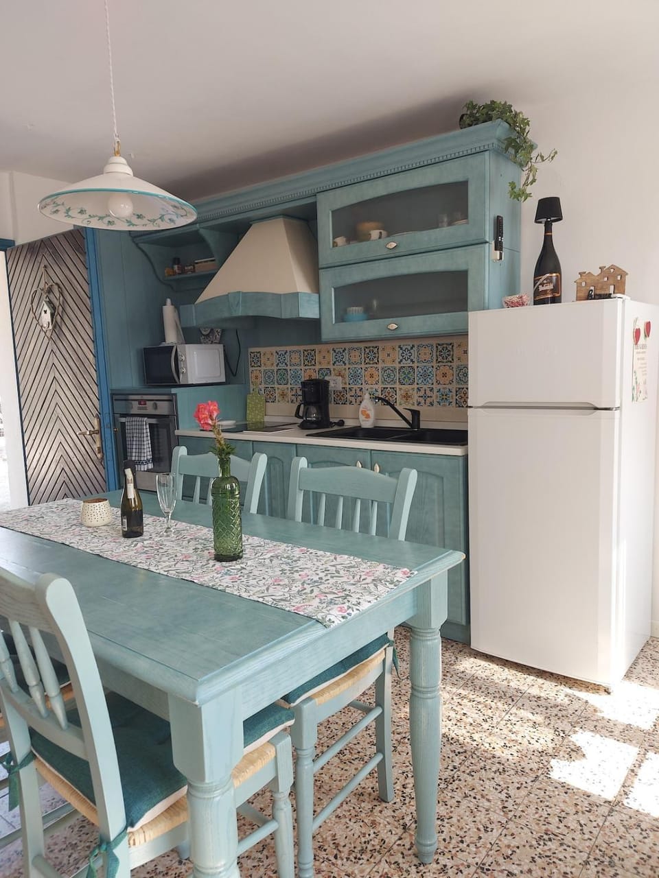 Kitchen or kitchenette, Dining area, oven, stove