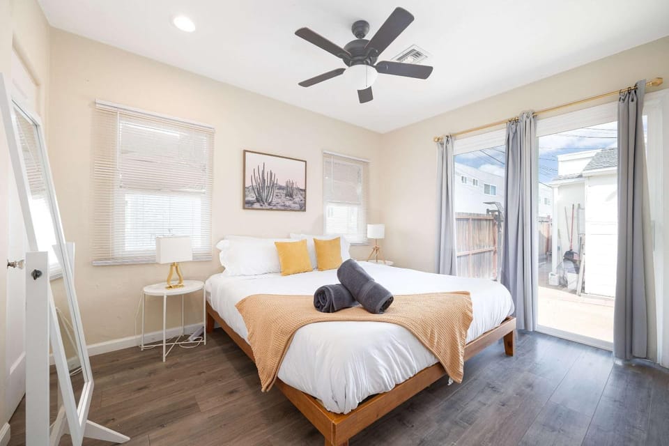 Centra Spacious Villa House in San Diego