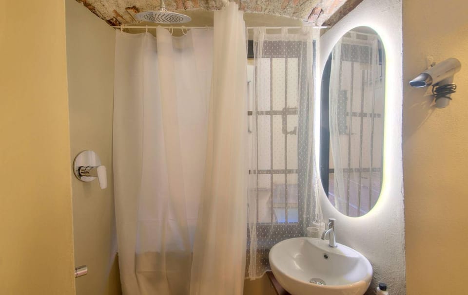 Shower, Bathroom, hair dryier