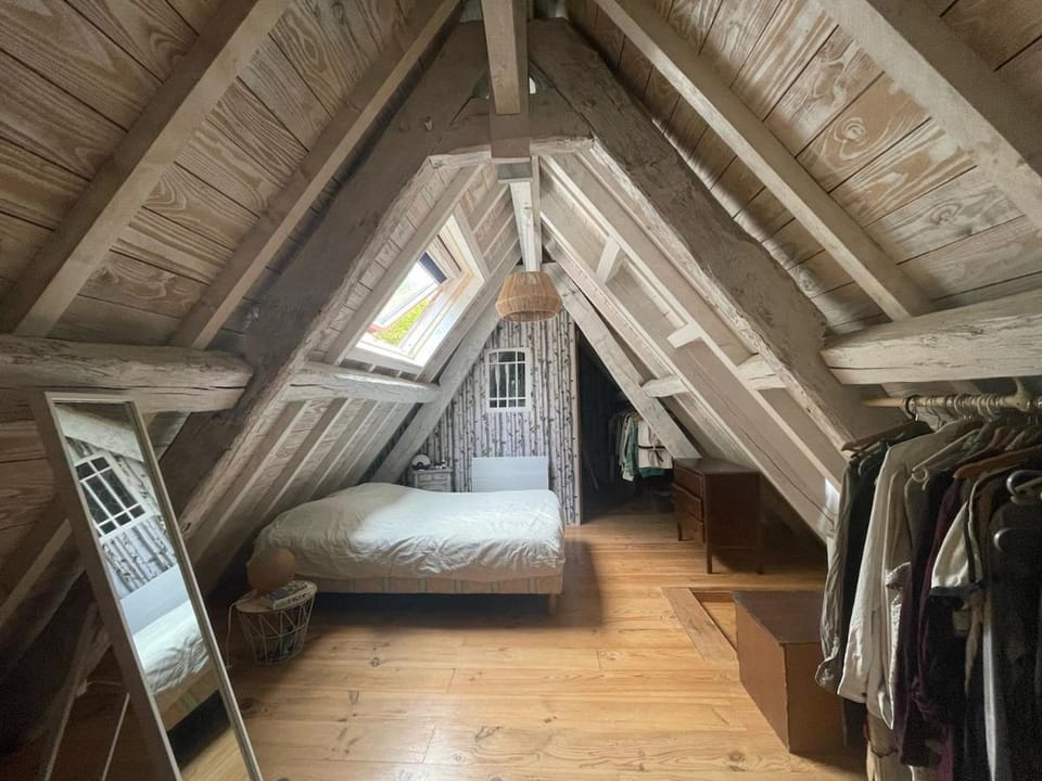 Maison au bord de la Creuse, vue sur le pont Roby House in Nouvelle-Aquitaine