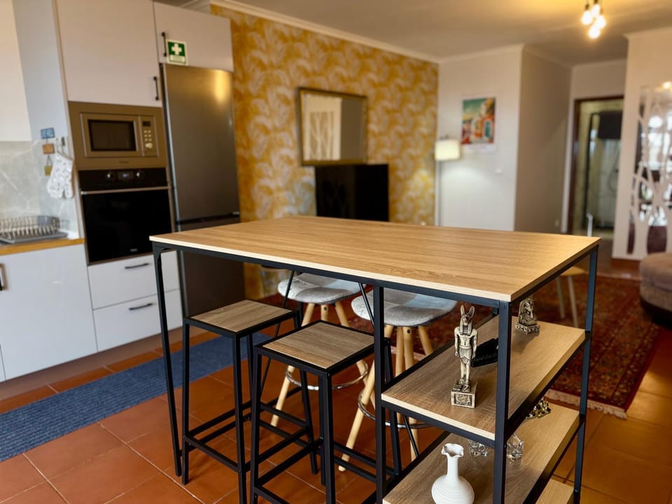 Kitchen or kitchenette, Seating area, Dining area
