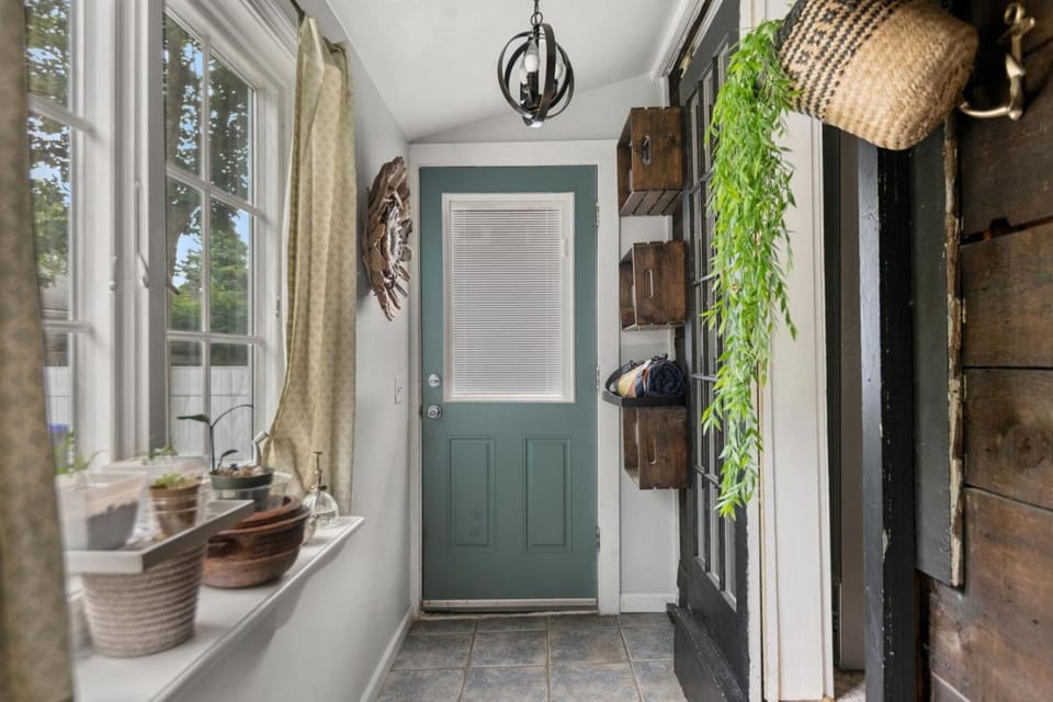 Charming Centrally Located Seaside Retreat House in Old Orchard Beach
