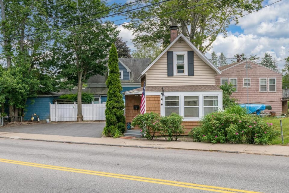 Charming Centrally Located Seaside Retreat House in Old Orchard Beach