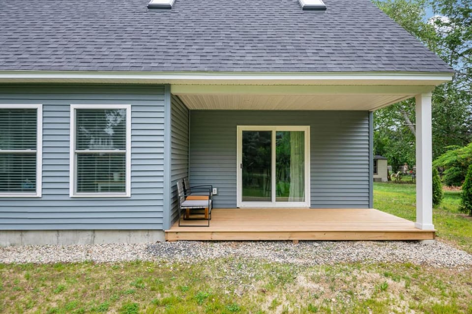 Modern Coastal Retreat on Cottage Road House in South Portland