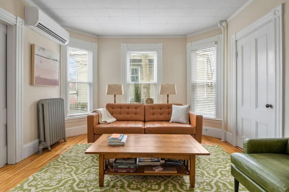 Quiet Downtown 2BR Oasis - The Nomad Apartment in South Portland