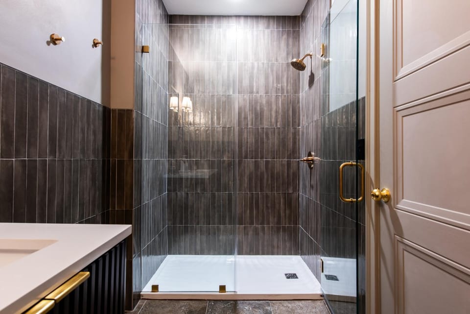 Hollyhock Suite 512 Apartment in Jefferson County
