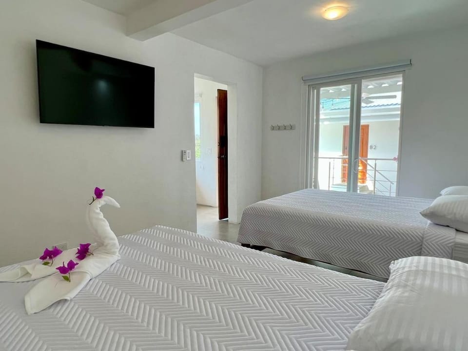 Casa Blanca Manuel Antonio A1, Central, Pool, Gated Apartment in Quepos