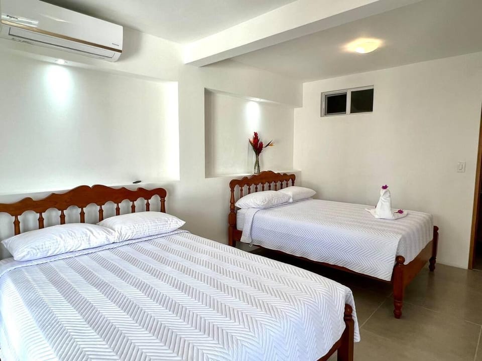 Casa Blanca Manuel Antonio A1, Central, Pool, Gated Apartment in Quepos